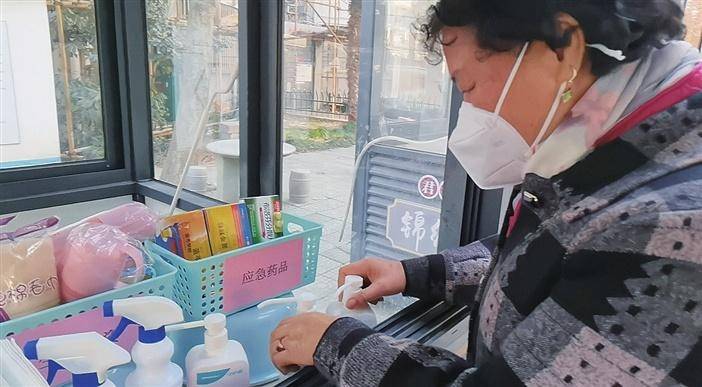 燃爆了（垃圾亭）核酸采样亭变身爱心漂流亭，核酸采样感动瞬间，核酸采样温暖故事，(图1)
